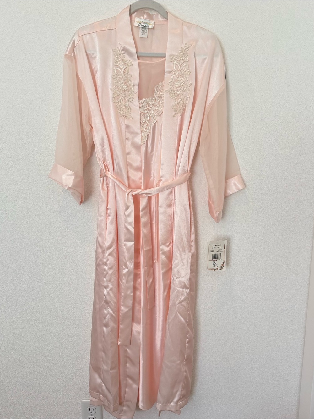 VINTAGE Lingerie NWT Dentelle 2 Pc Peignoir Set Robe & Gown Pink Face Powder S